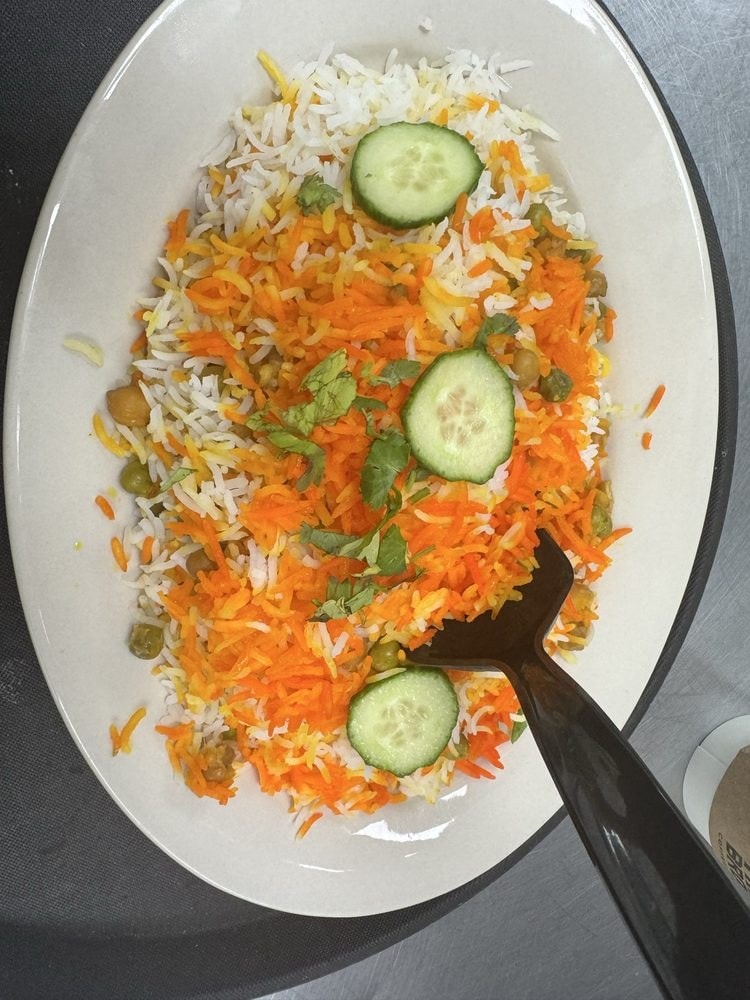 Vegetable rice with cucumber